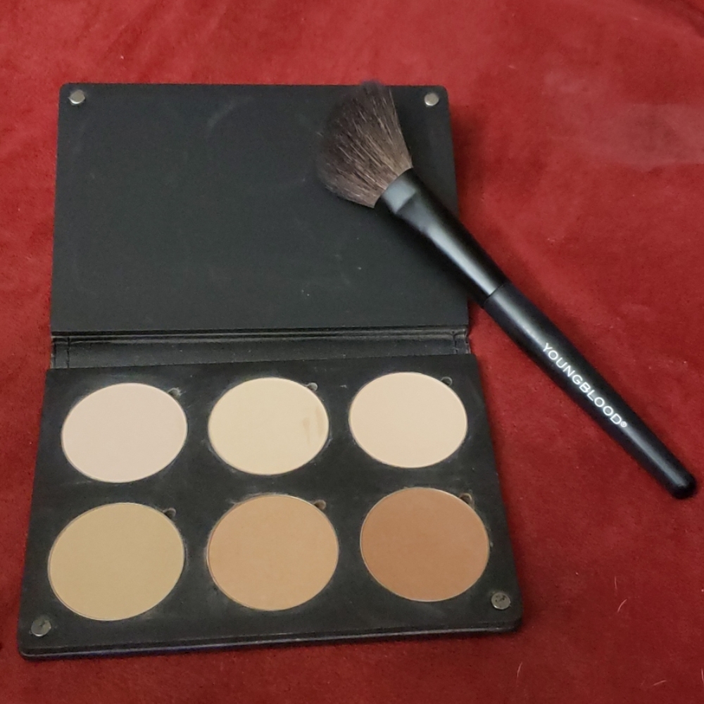 🦇Youngblood Contour Palette & Brush bundle